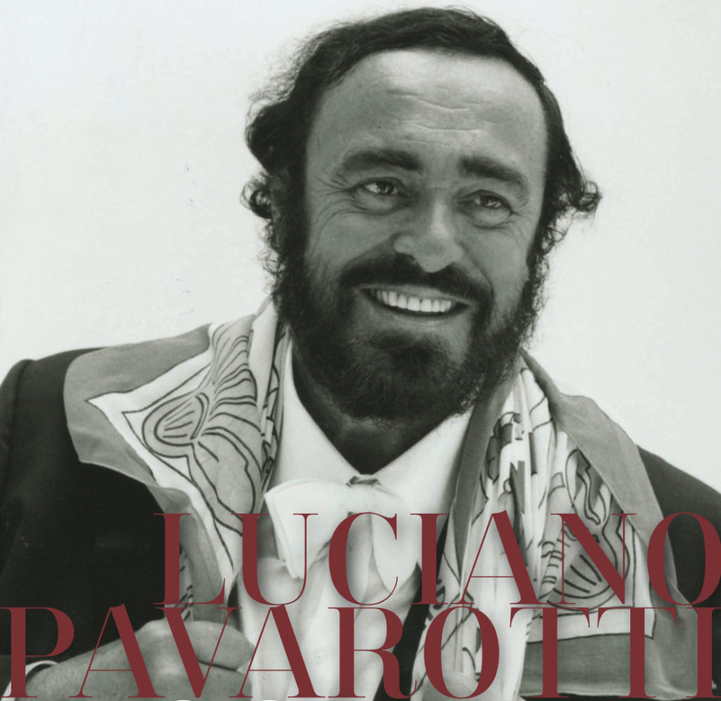 Il racconto iconografico della lunga carriera che ha reso Pavarotti uno degli artisti più conosciuti ed amati al mondo